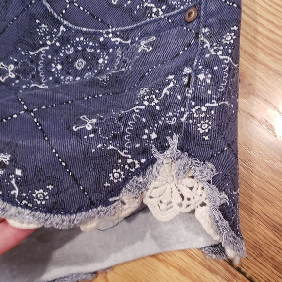 Jean Shorts - Picture 4 of 5